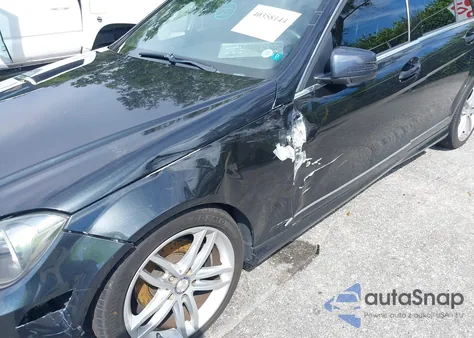 2012 Mercedes-Benz C 300 Luxury 4Matic/Sport 4Matic из США, поврежденный, VIN WDDGF8BB6CR192704